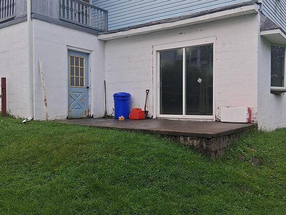 5th image of 426 Simpson St