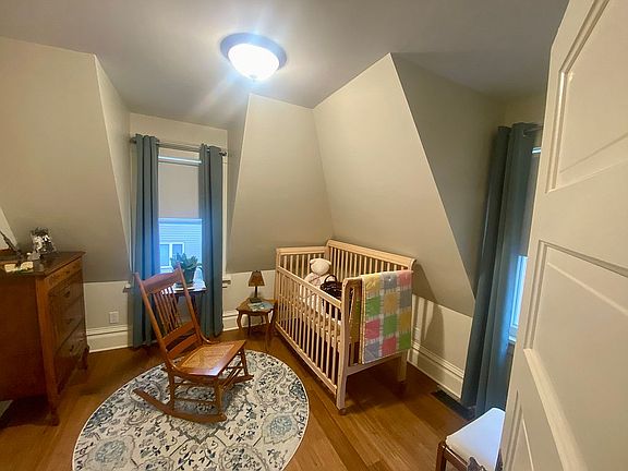 4th image of 906 W Ash Ave