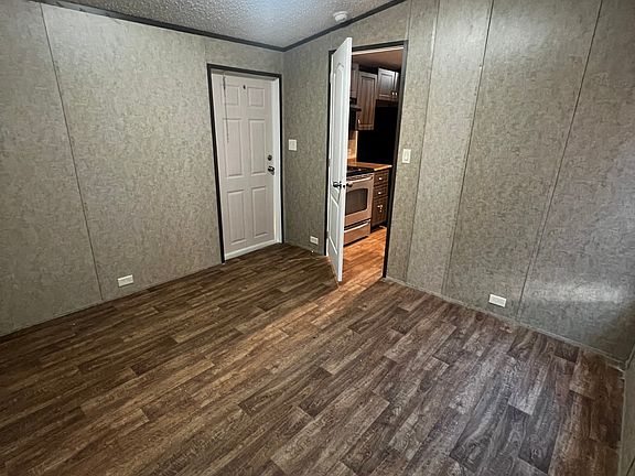 4th image of 1048 Sunflower Ln #1048
