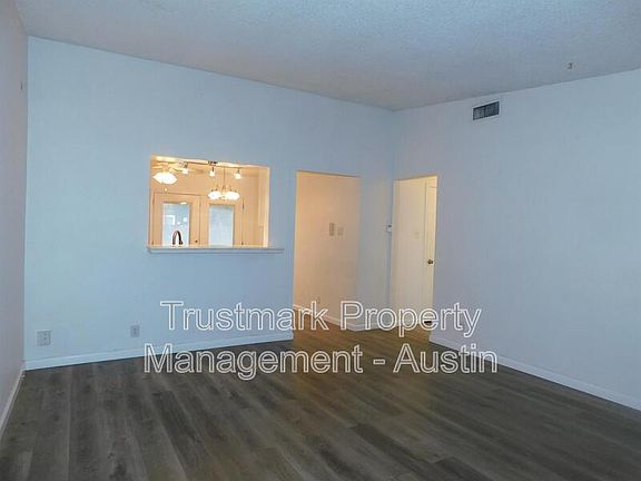 3rd image of 11908B Broad Oaks Dr Unit B