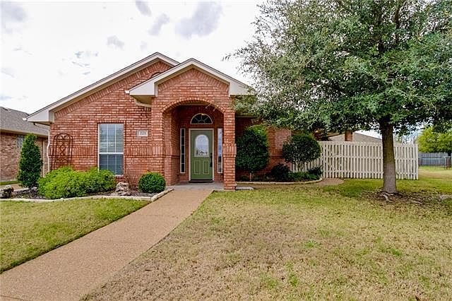 1st image of 223 Oleander Pl