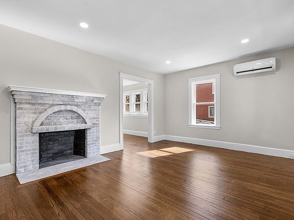 5th image of 285 Franklin St