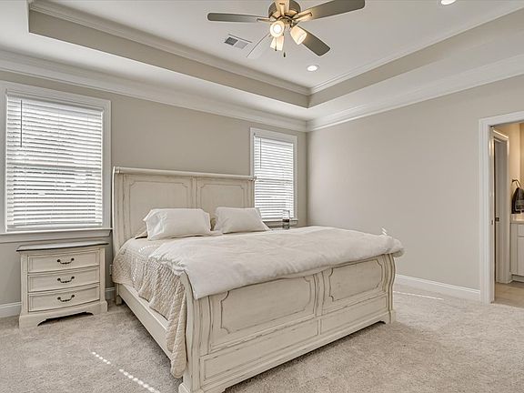 4th image of 143 Whirlaway Ct