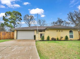 313 Rambling Ct, Euless, TX 76039