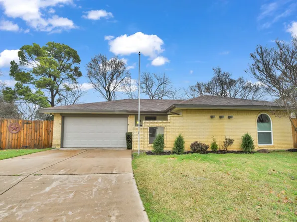 313 Rambling Ct, Euless, TX 76039