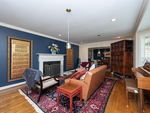 5th image of 102 Bridgewater Dr