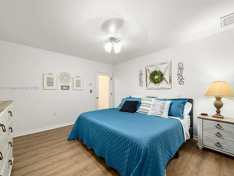 2551 Lakeview Dr — Photo 32