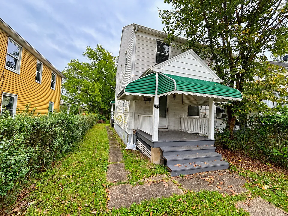856 Craig St