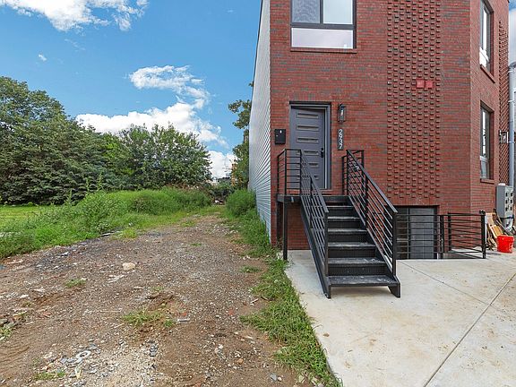 4th image of 2937-39 W Page St #2