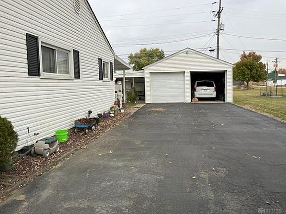 2nd image of 104 Park Dr