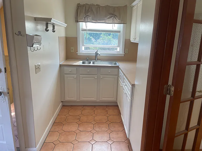 22 Sheffield Ave #1 — Photo 6