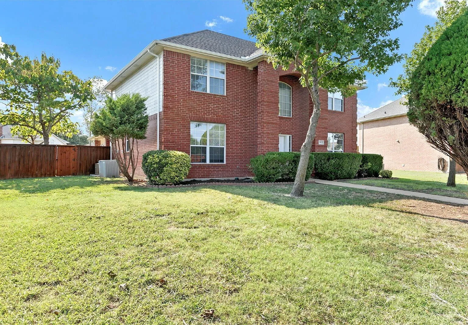 4 bed, 3.5 bath, 2765 sqft, $2,945 — Photo 2