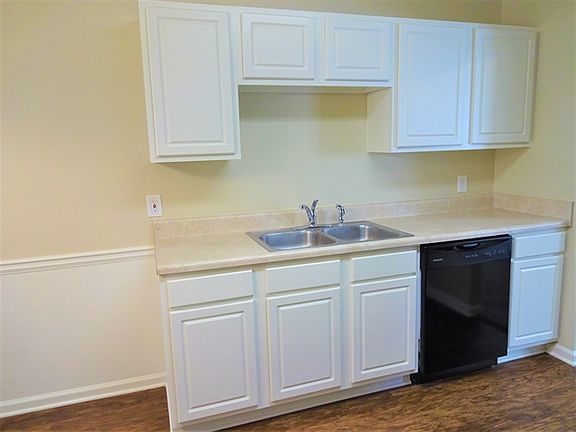 4th image of 302 Christian Ct