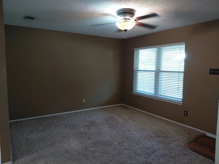 3725 Greenwood Rd — Photo 12
