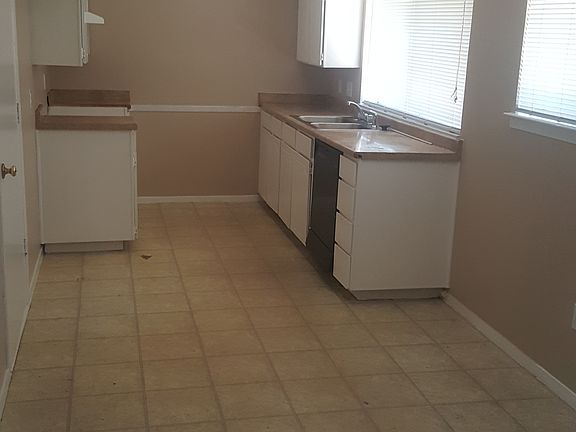 3rd image of 1708 Oak Lake Dr