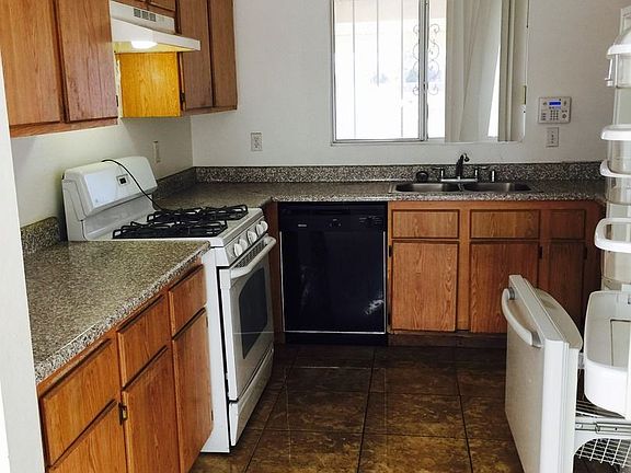 3rd image of 1603 Lovebird Ln