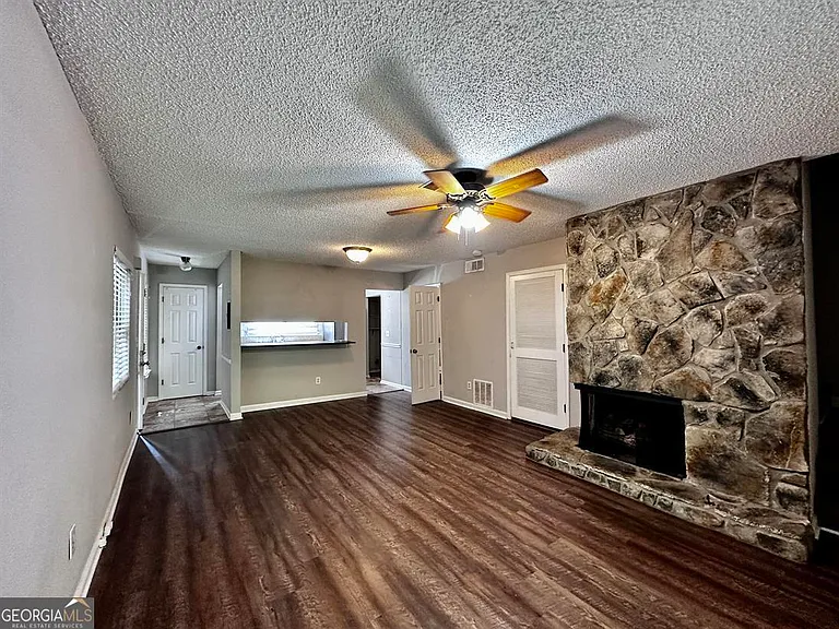 1060 Falling Water Dr SE — Photo 6