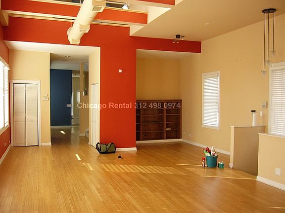 3rd image of 2948 N Leavitt St #40577