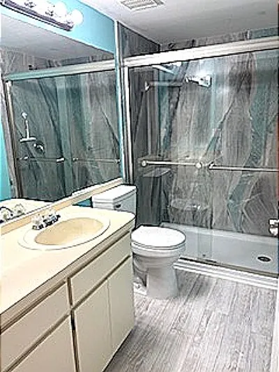 Second Bathroom right next to the second bedroom.