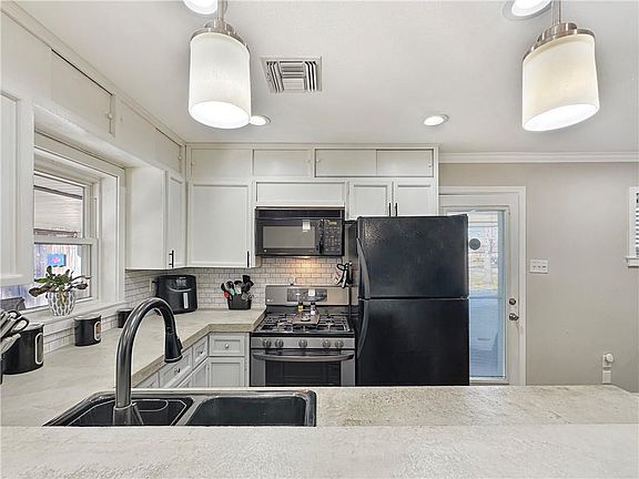 3rd image of 218 Carolyn Dr