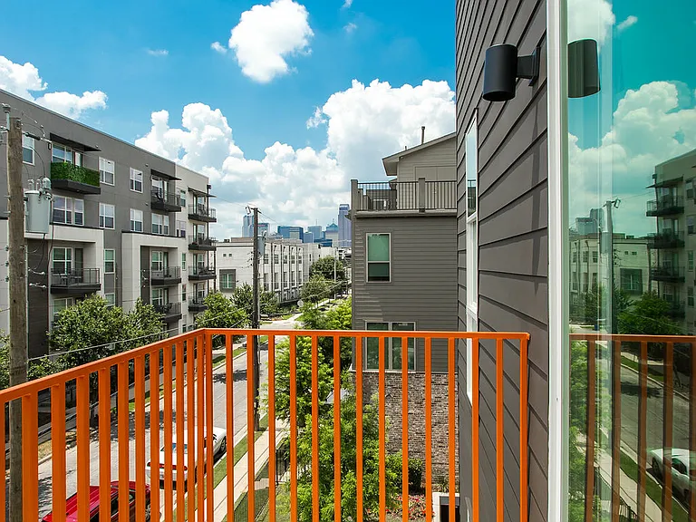 4001 Roseland Ave — Photo 8