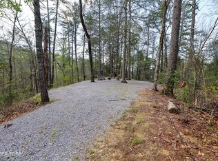 1011 Carrs Creek Rd, Townsend, TN 37882