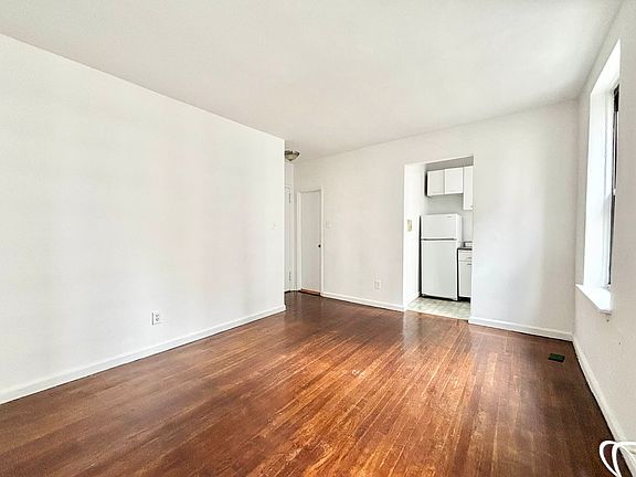 3rd image of 300 E 86th St APT 3B