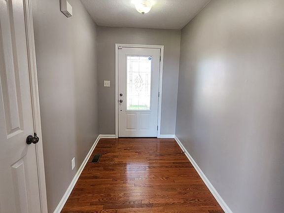 4th image of 824 Ellie Nat Dr