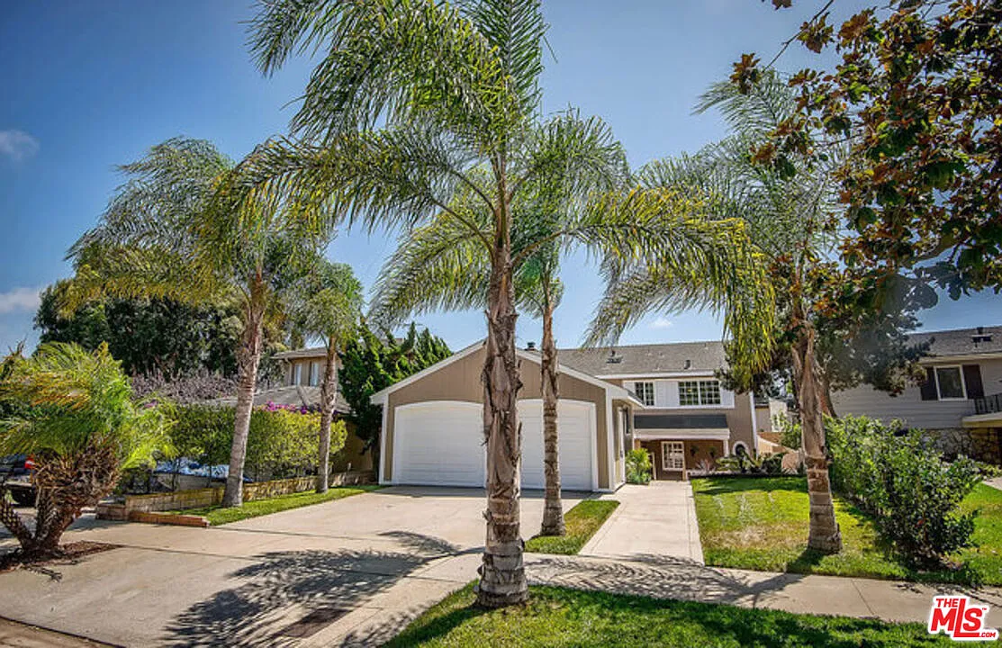 4 bed, 3.0 bath, 2850 sqft, $8,750 — Photo 1