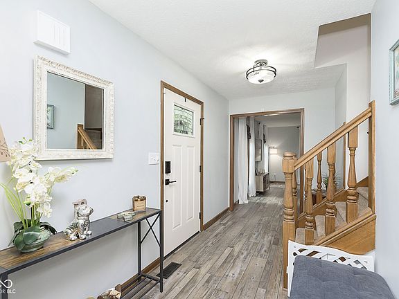 3rd image of 8794 Highwoods Ln