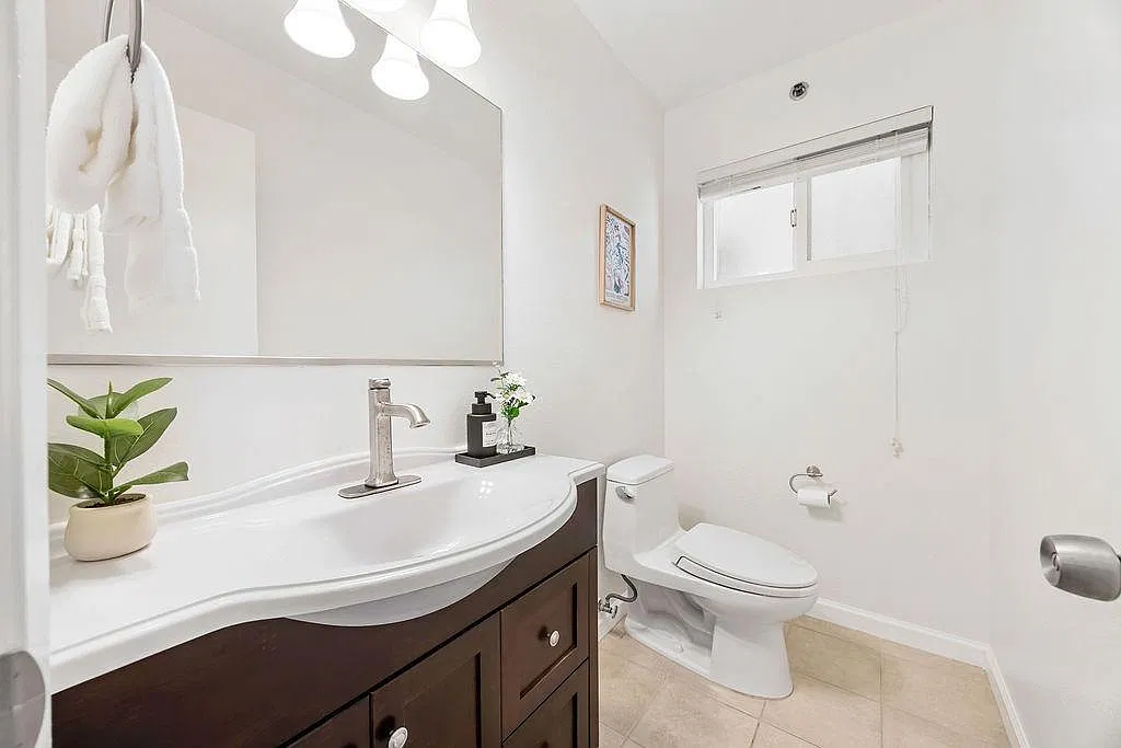 3 bed, 2.5 bath, 1644 sqft, $4,800 — Photo 4