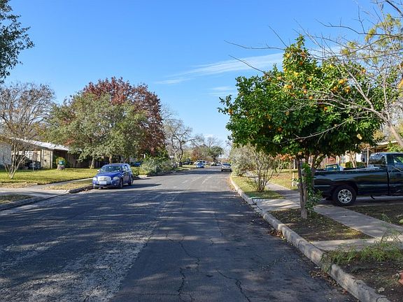 4th image of 423 Lively Dr