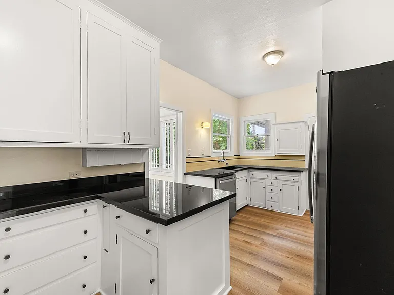 507 N Vine Ave — Photo 7