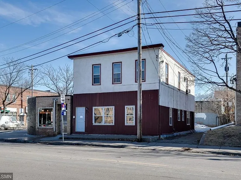 990 15th Ave SE — Photo 1