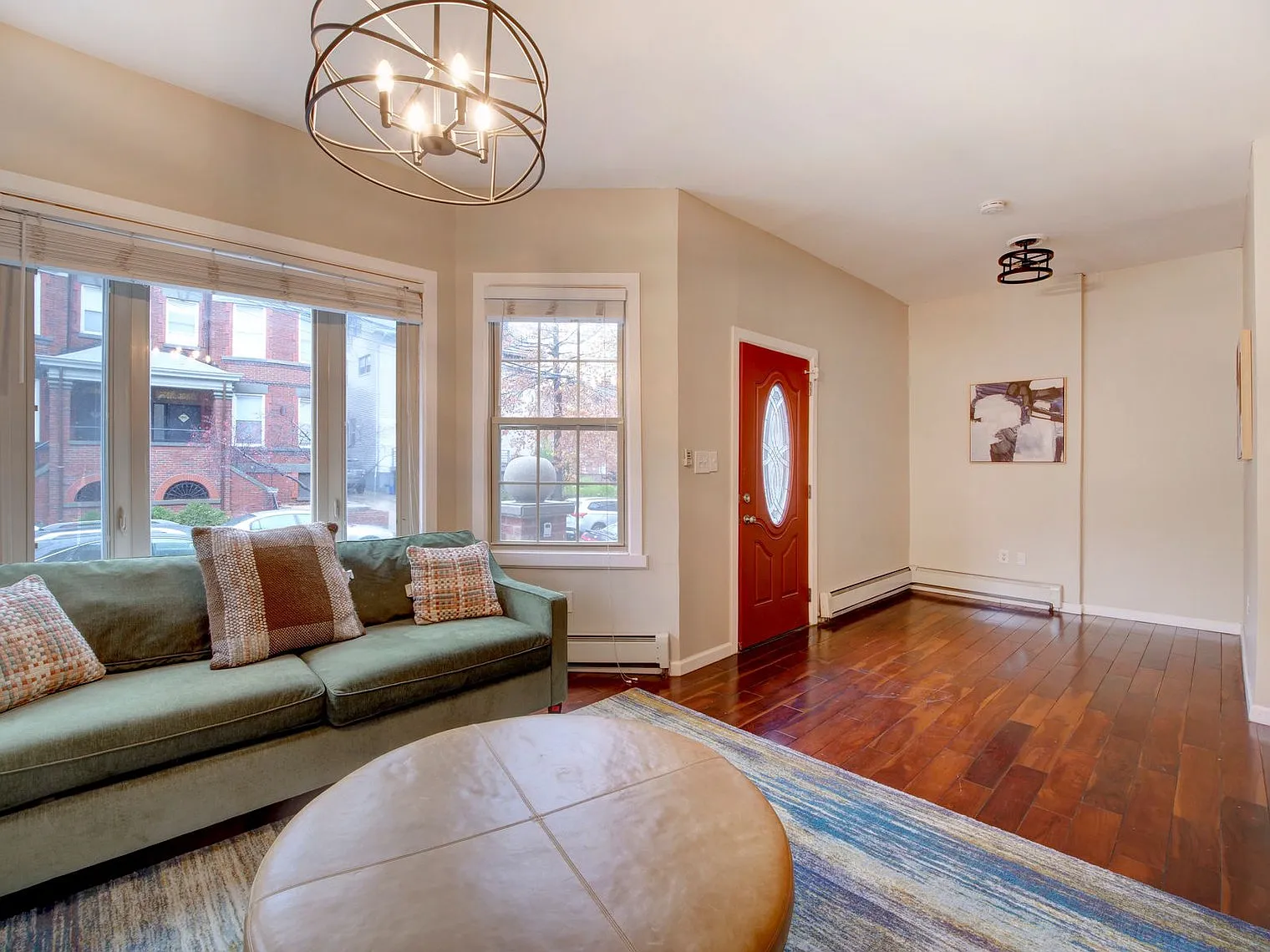 2 bed, 1.0 bath, 1011 sqft, $8,245 — Photo 2