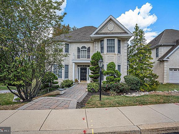 3rd image of 1018 Riverview Ln