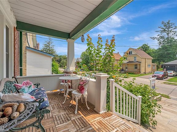 4th image of 42 Shanley St