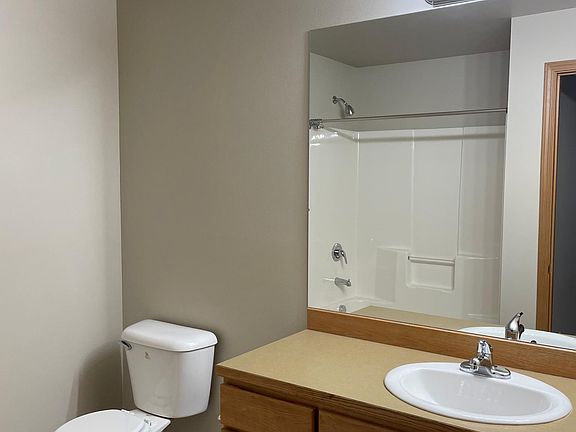 3rd image of 70 Beacon Dr Unit B