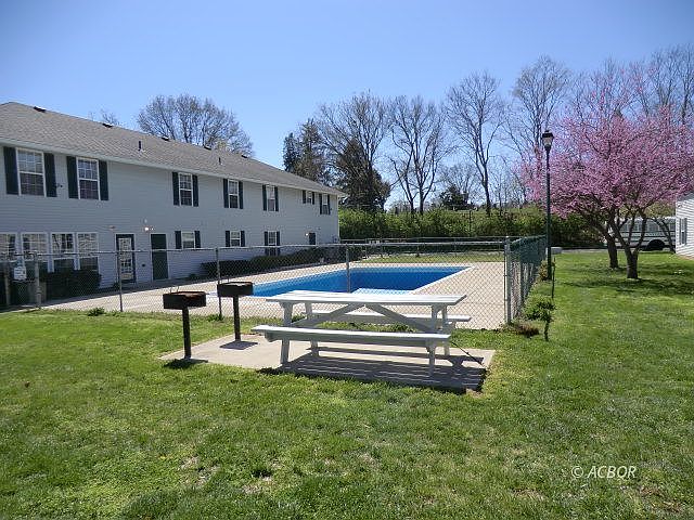 2nd image of 15 S Shafer St APT 2005