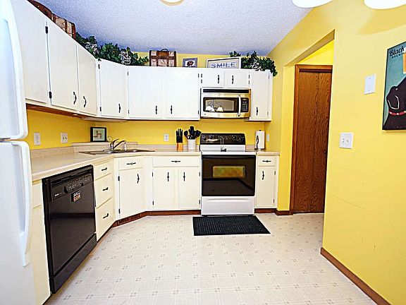 4th image of 304 Karen Ln NE