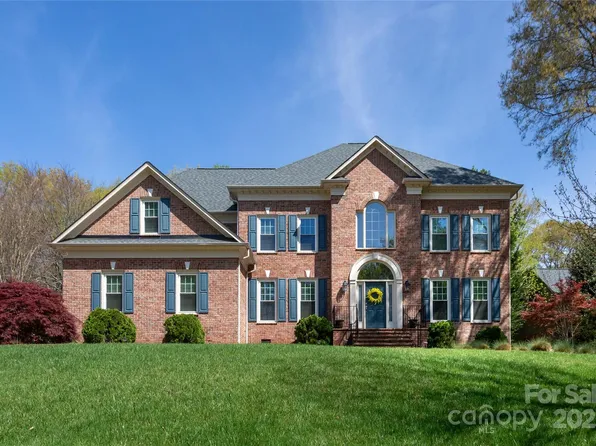 3010 Lakewood Edge Dr, Charlotte, NC 28269