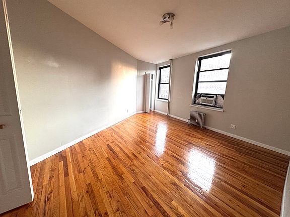 4th image of 820 Riverside Dr APT 2I