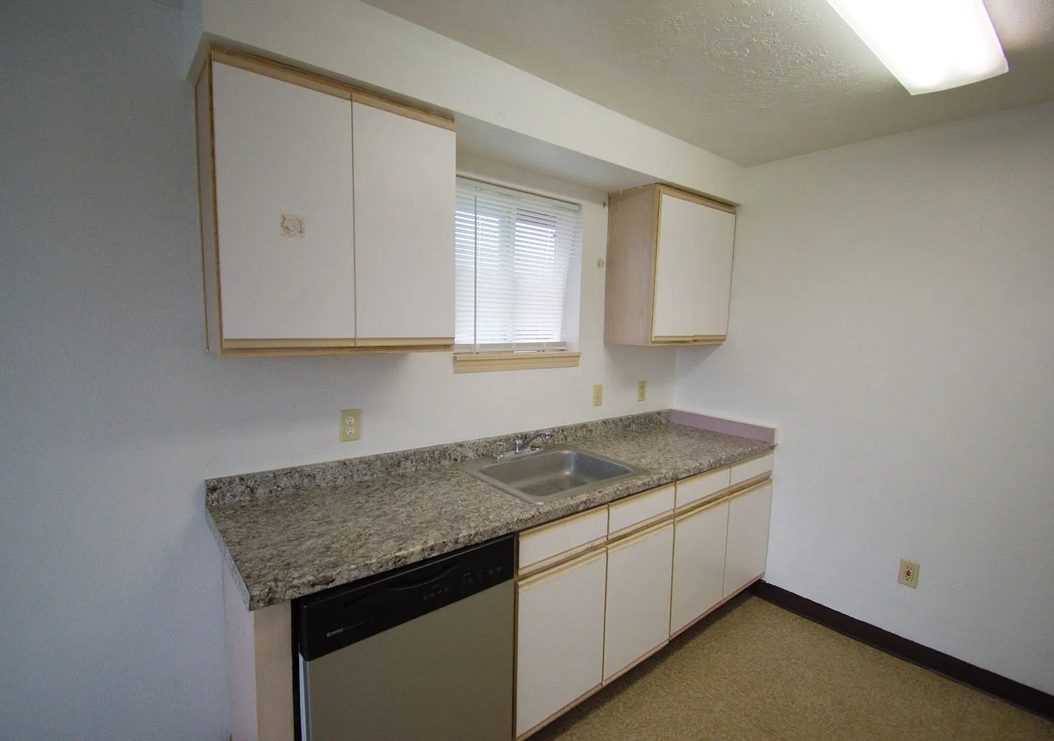 3 Bedroom 1 Bath Upstairs Apartment — Photo 4