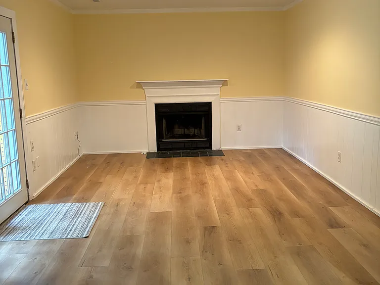942 Ivy Ln — Photo 10