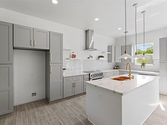 5th image of 70 N Pine Harbour Dr