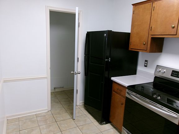 3rd image of 408 Savage Dr Unit F