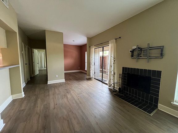 4th image of 2025 Augusta Dr APT 807