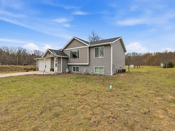 6855 Dale Ct, Fennville, MI 49408