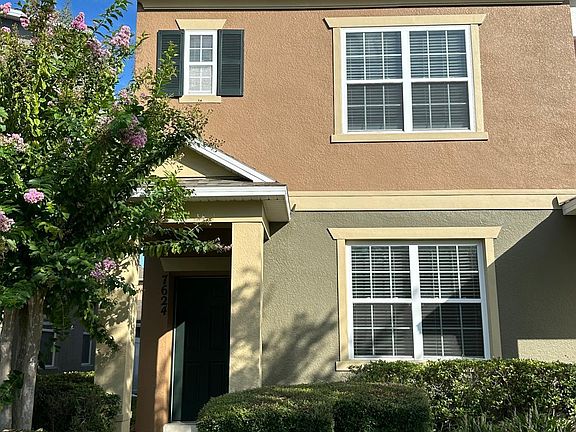 4th image of 7624 Sutherton Ln #1