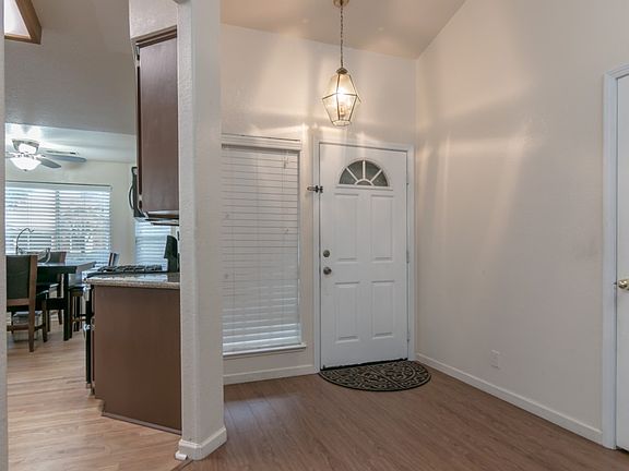 3rd image of 10090 River Falls Cir
